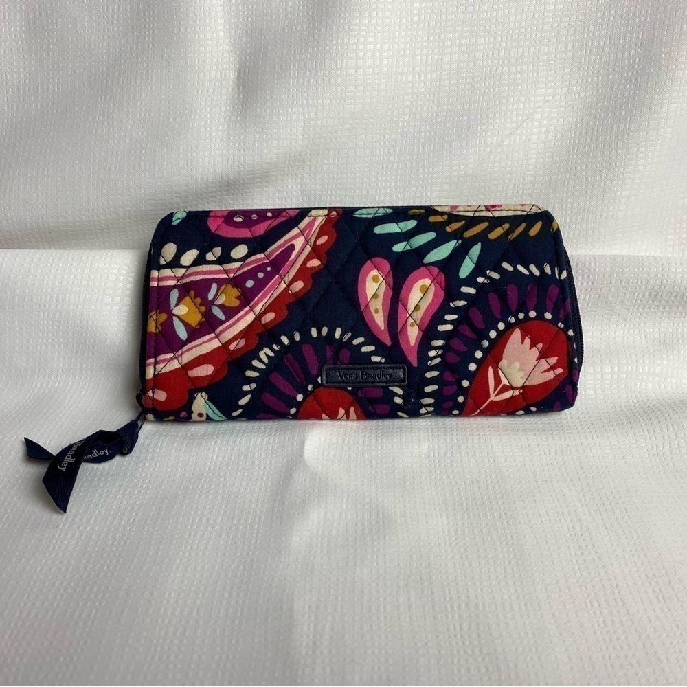 Beautiful Vera Bradley Painted Paisley Crossbody Purse and Matching Wallet - Picture 16 of 16